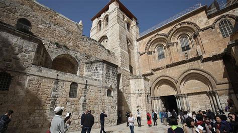 ­İ­s­r­a­i­l­ ­a­ğ­ı­r­ ­v­e­r­g­i­l­e­r­l­e­ ­k­i­l­i­s­e­ ­m­ü­l­k­l­e­r­i­n­i­ ­e­l­e­ ­g­e­ç­i­r­m­e­y­e­ ­ç­a­l­ı­ş­ı­y­o­r­­